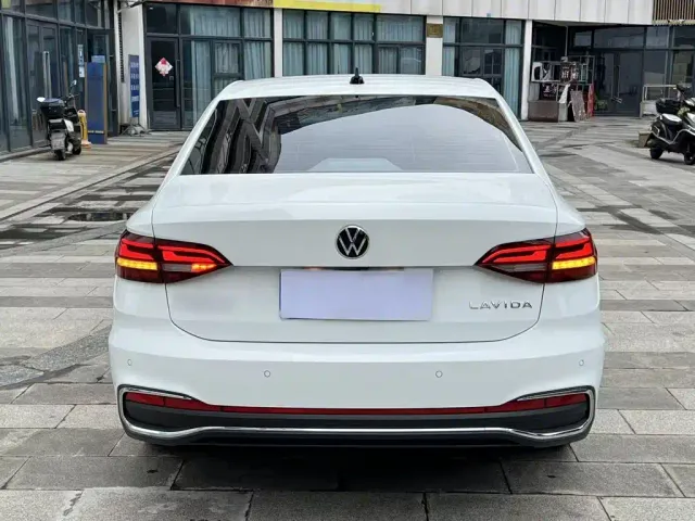 Volkswagen Lavida — Фото автомобиля 5