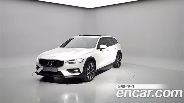 Фотография автомобиля — Volvo V60 Cross Country 2nd Gen