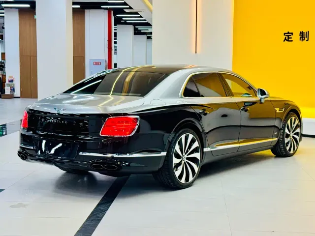 Bentley Flying Spur — Фото автомобиля 26
