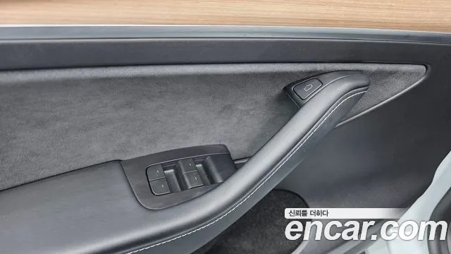 Tesla Model Y — Фото автомобиля 27