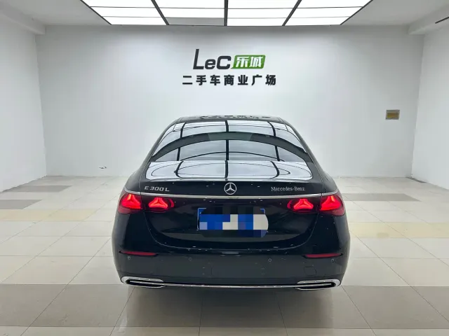 Mercedes-Benz E-Class — Фото автомобиля 16
