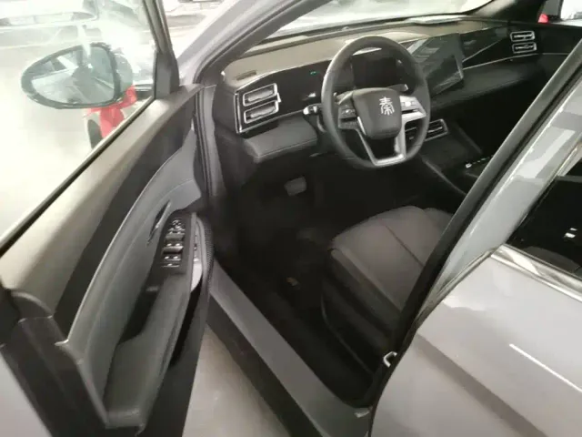 BYD Qin L — Фото автомобиля 15