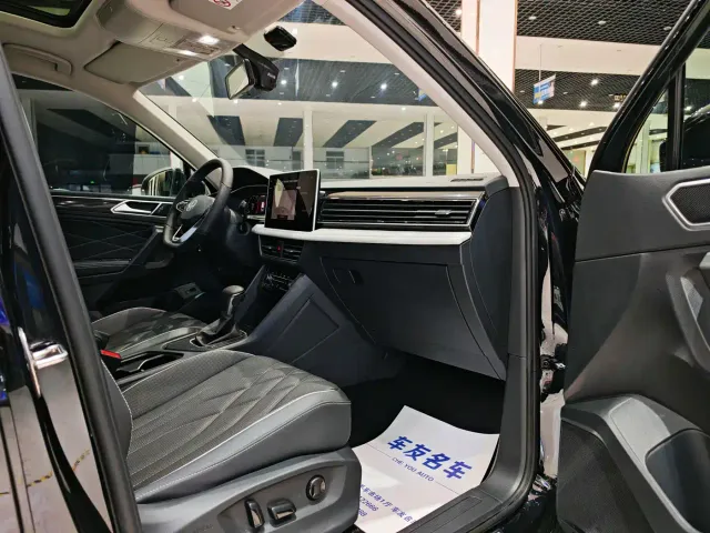 Volkswagen Tiguan L — Фото автомобиля 11