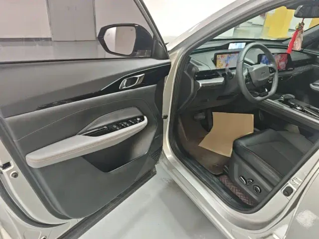Changan Oshan Z6 EV — Фото автомобиля 15