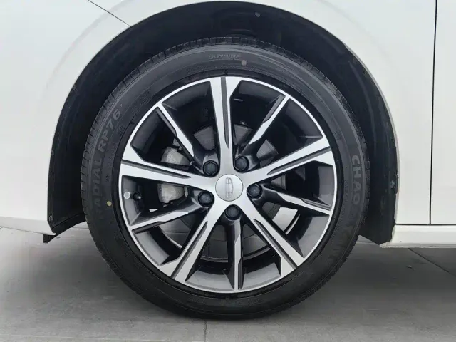 Geely Emgrand — Фото автомобиля 17