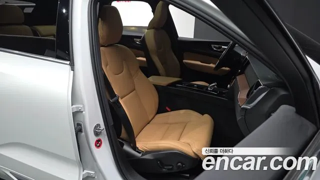 Вольво XC60 — Фото автомобиля 22