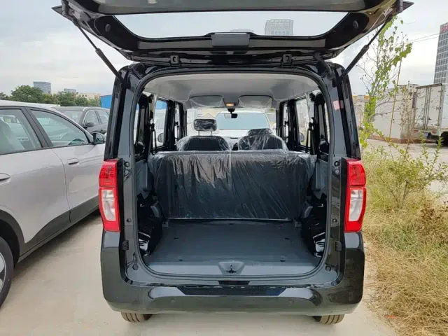 Wuling Zhiguang NEV — Фото автомобиля 18