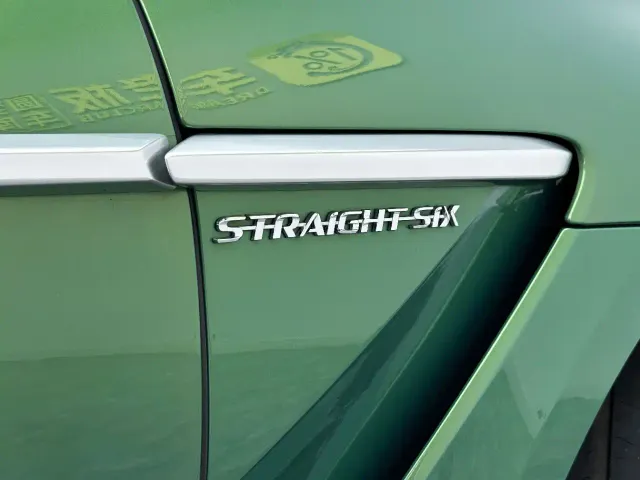 Aston Martin DBX — Фото автомобиля 9