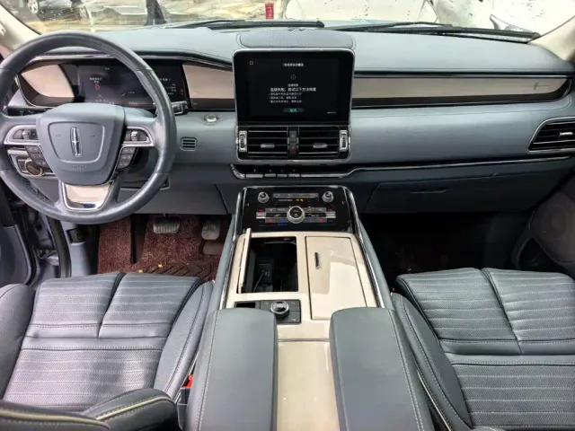 Lincoln Navigator — Фото автомобиля 13