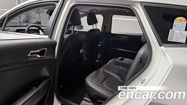 Kia Sportage Sportage 5-е поколение Бензин 1.6 Turbo 4WD — Фото автомобиля 11
