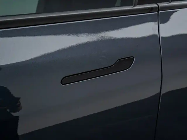 Tesla Model Y — Фото автомобиля 15