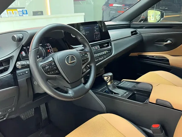 Lexus ES — Фото автомобиля 8