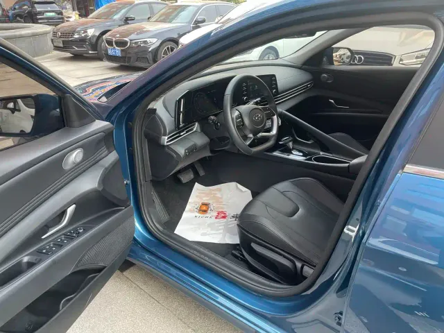 Hyundai Elantra — Фото автомобиля 4