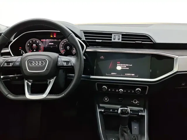 Audi Q3 — Фото автомобиля 10