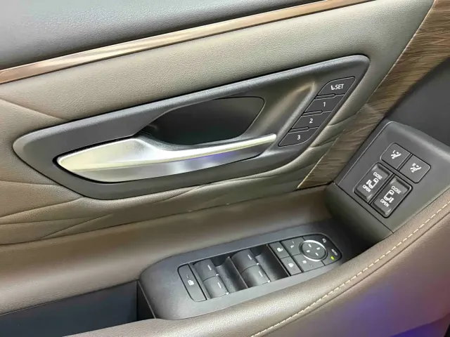 Toyota Alphard — Фото автомобиля 19