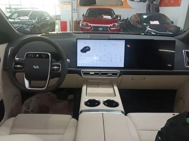 Li Auto L8 — Фото автомобиля 9