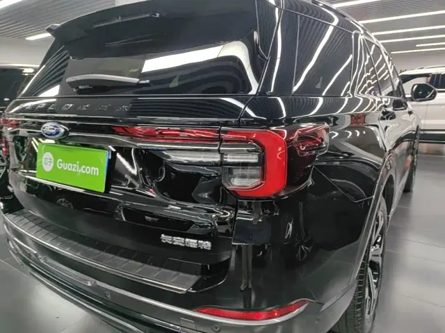Ford Explorer — Фото автомобиля 7