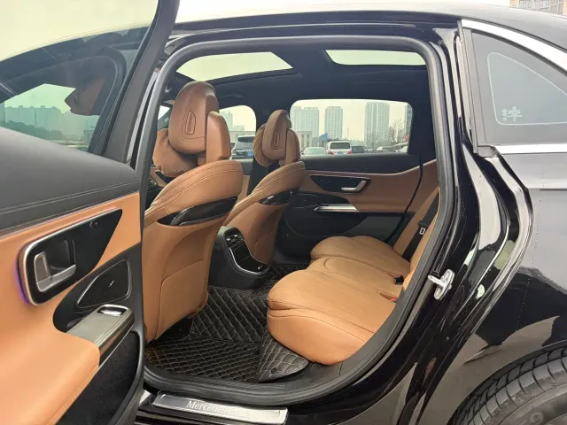 Mercedes-Benz E-Class — Фото автомобиля 9