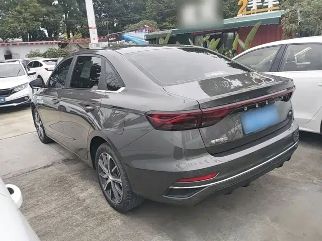 Geely Emgrand — Фото автомобиля 4