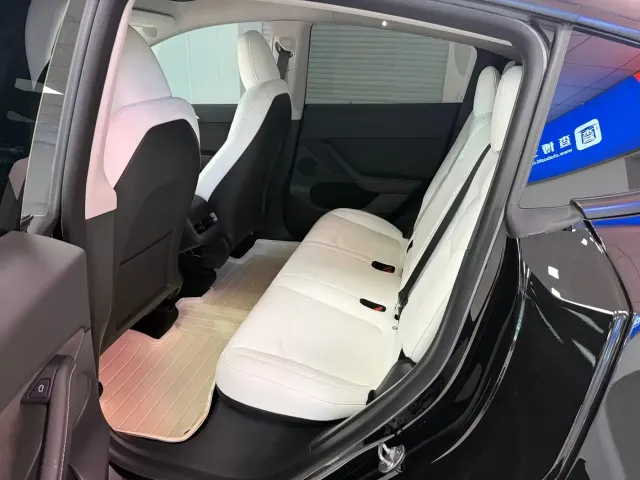 Tesla Model Y — Фото автомобиля 9