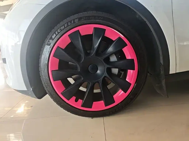 Tesla Model Y — Фото автомобиля 22