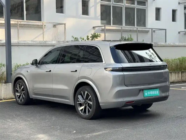 Li Auto L8 — Фото автомобиля 6