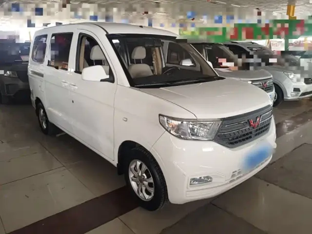 Wuling Hongguang V — Фото автомобиля 3