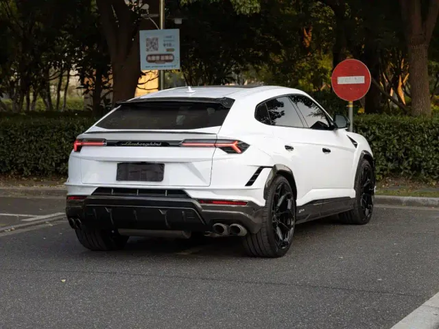 Lamborghini Urus — Фото автомобиля 4