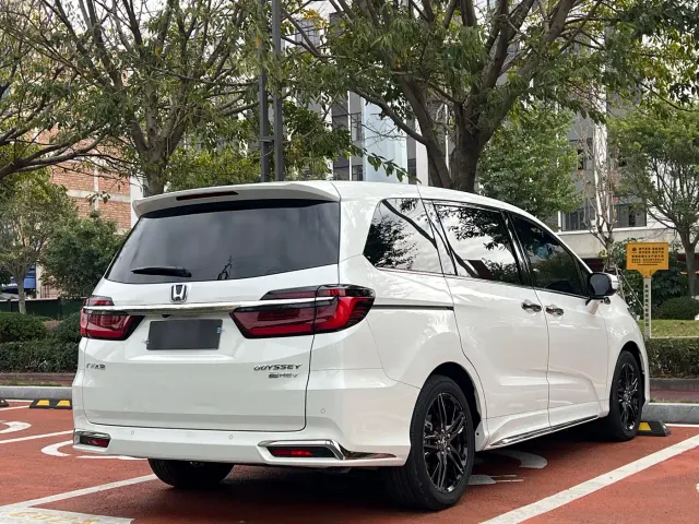 Honda Odyssey — Фото автомобиля 9