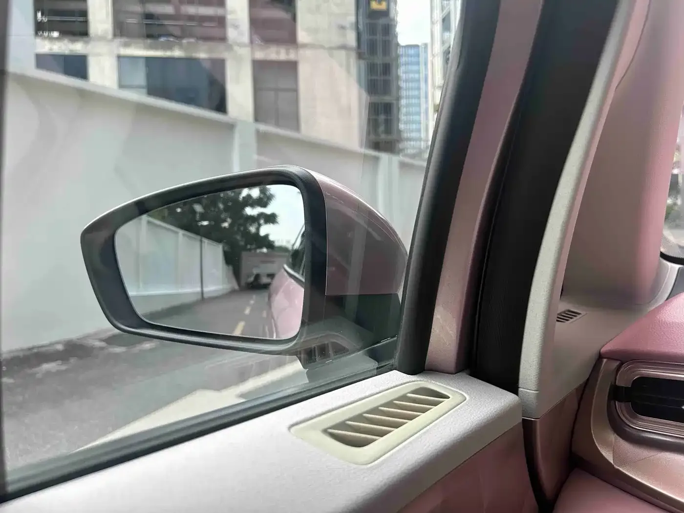 Geely Geometry Geely Geometry E Firefly 2023 401KM Super Fan Special Edition 5-Seater — Фото автомобиля 21