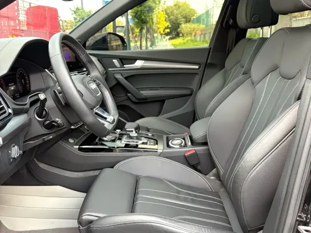 Audi Q5L — Фото автомобиля 10
