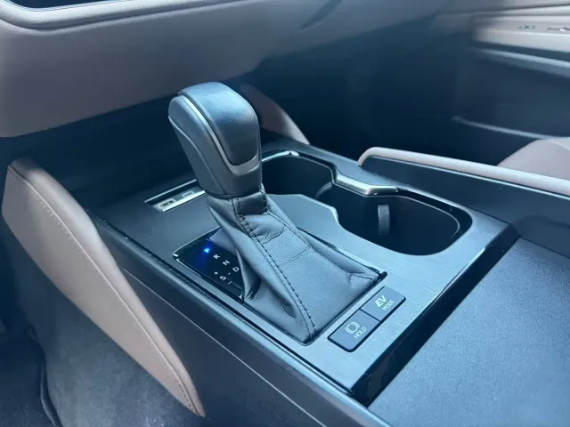 Lexus ES — Фото автомобиля 7