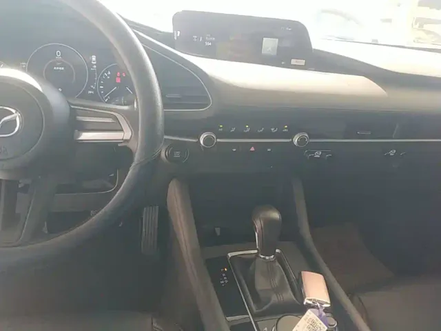 Mazda Axela — Фото автомобиля 12
