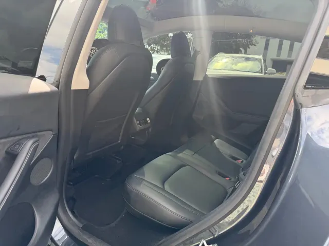Tesla Model Y — Фото автомобиля 16