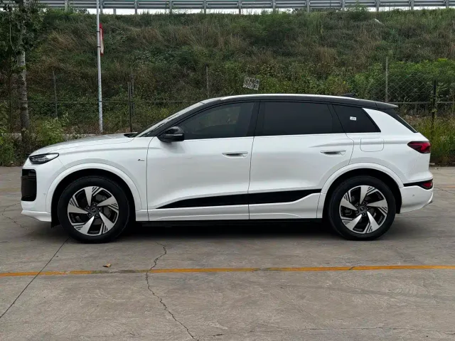 Audi Q6L e-tron — Фото автомобиля 4