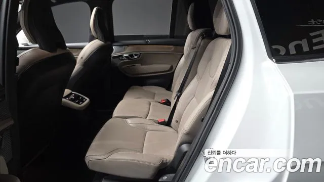 Volvo XC90 — Фото автомобиля 25