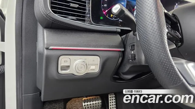 Mercedes-Benz GLE-Class — Фото автомобиля 25