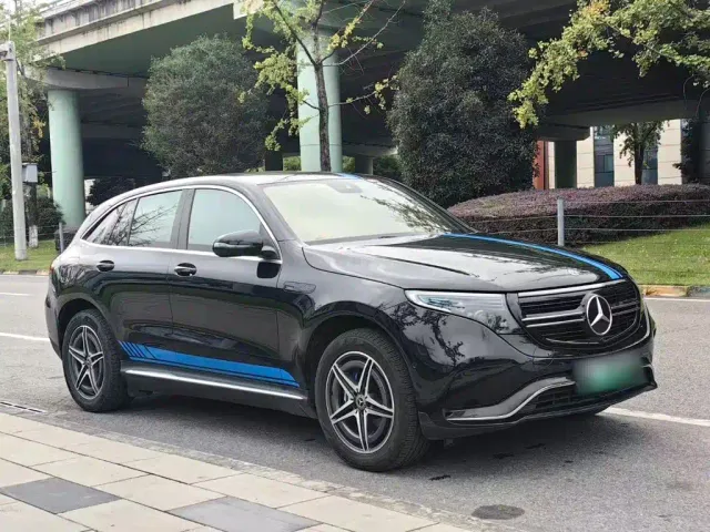 Mercedes-Benz EQC — Фото автомобиля 3