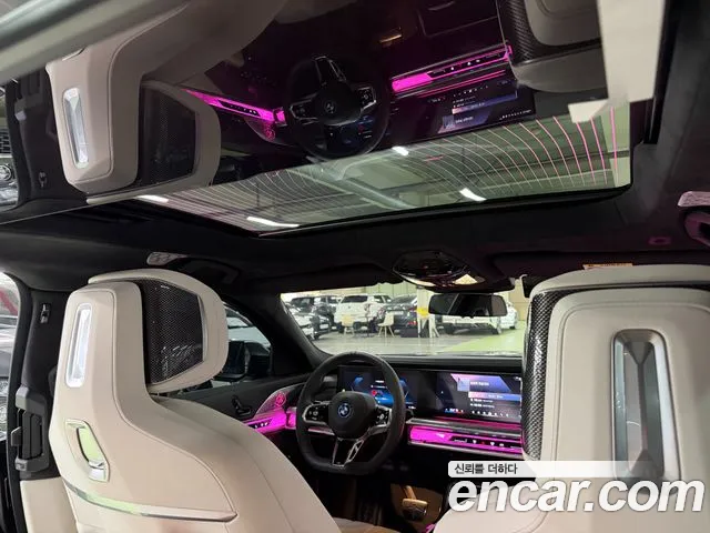 BMW i7 G70 — Фото автомобиля 15