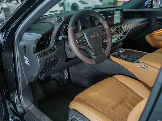 Lexus LS — Фото автомобиля 2