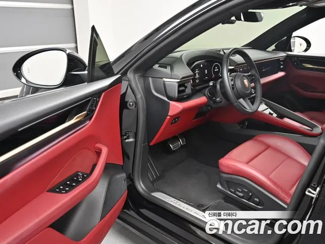 Porsche Macan Electric — Фото автомобиля 11