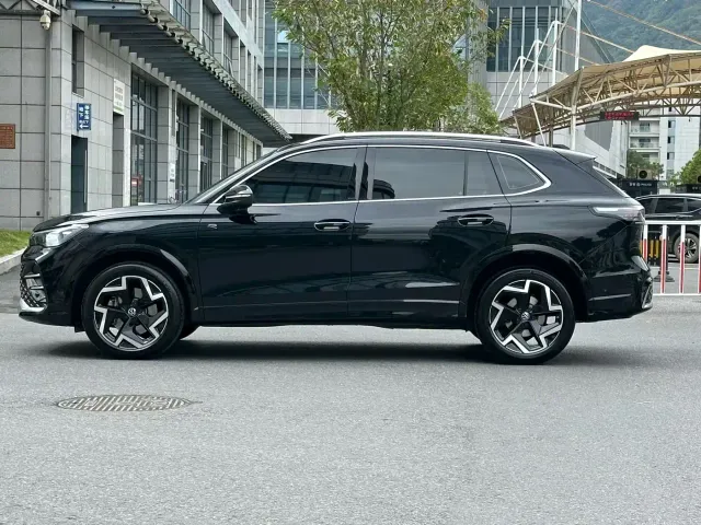 Volkswagen Tiguan L — Фото автомобиля 9