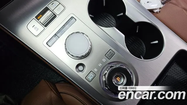 Genesis GV70 — Фото автомобиля 12