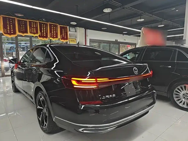 Volkswagen Passat — Фото автомобиля 4