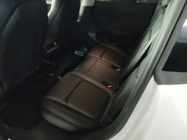 Tesla Model Y — Фото автомобиля 16