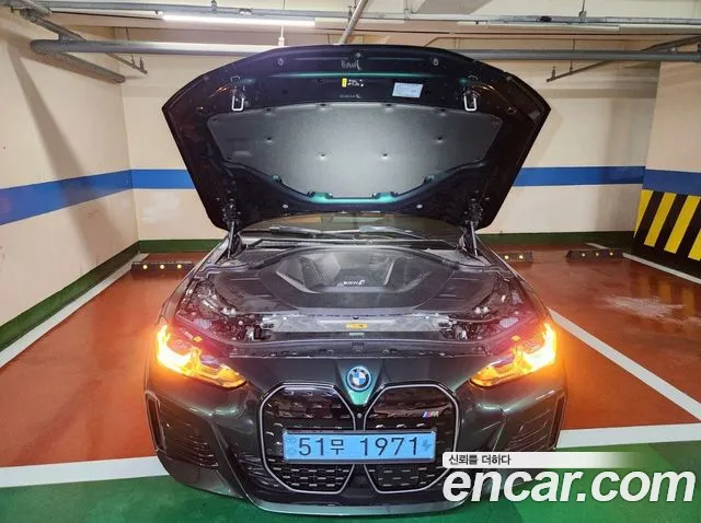 BMW i4 — Фото автомобиля 6