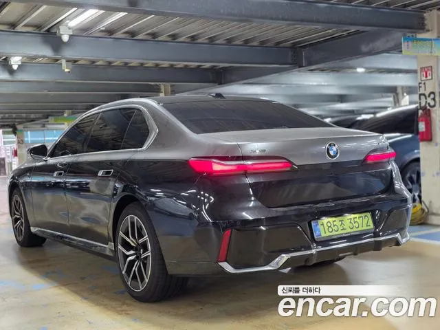 BMW 7-Series 7 серия (G70) 740i xDrive M Sport — Фото автомобиля 5