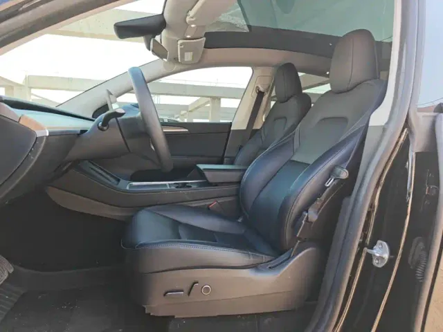 Tesla Model Y — Фото автомобиля 14