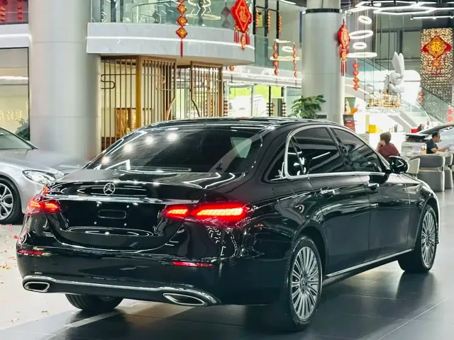 Mercedes-Benz E-Class — Фото автомобиля 7