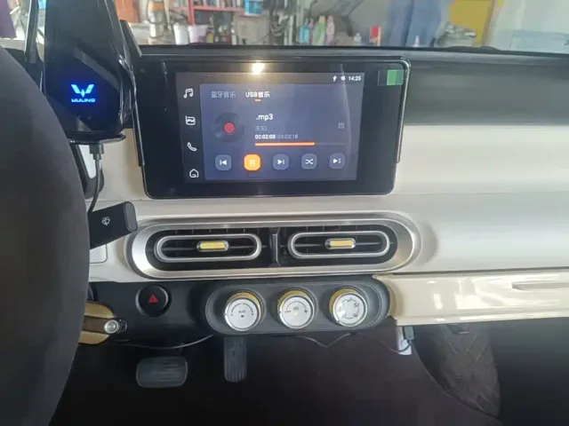 Wuling Hongguang Mini EV — Фото автомобиля 12